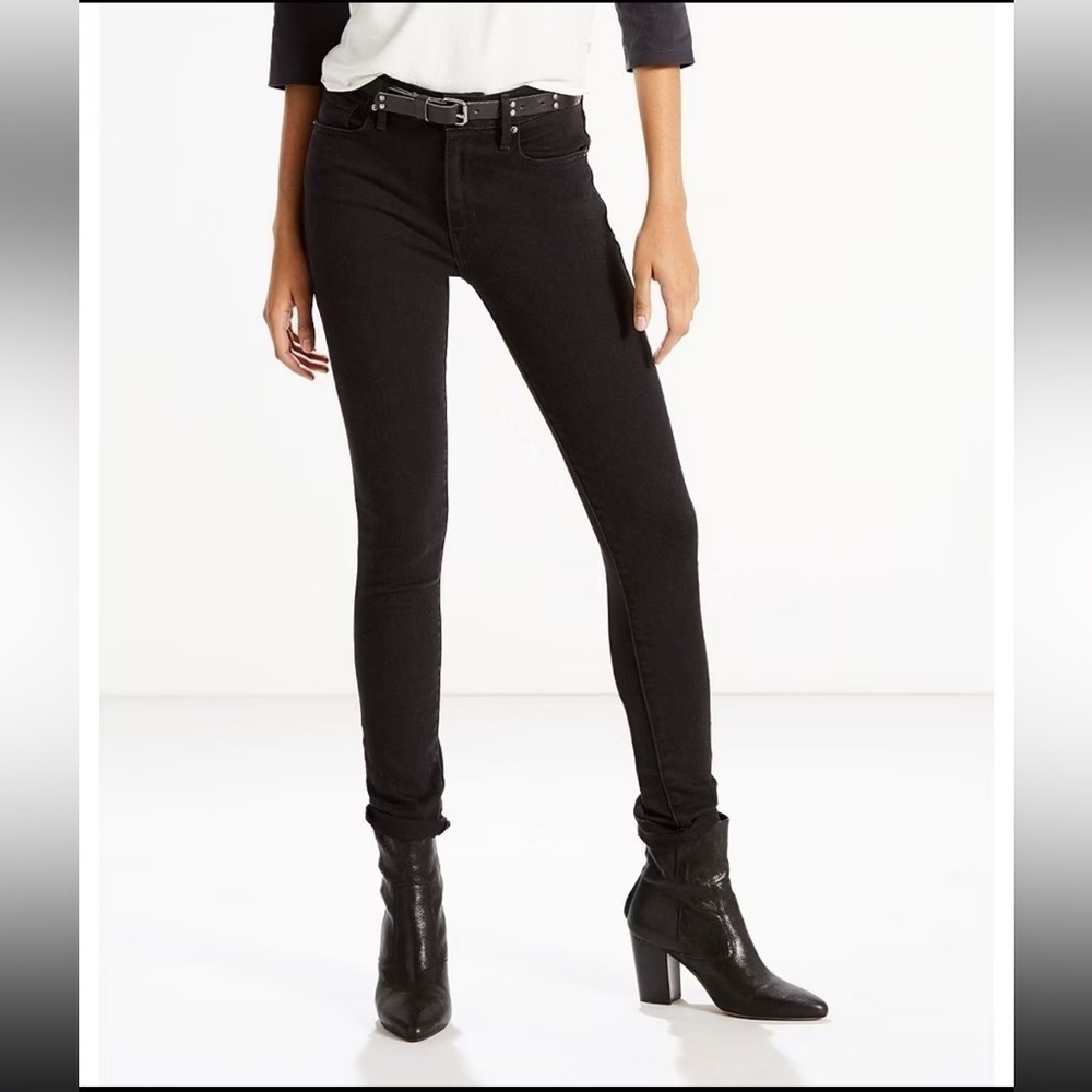 NWT-levi’s-27×30-black-721 high-rise, skinny jeans. Stretched denim